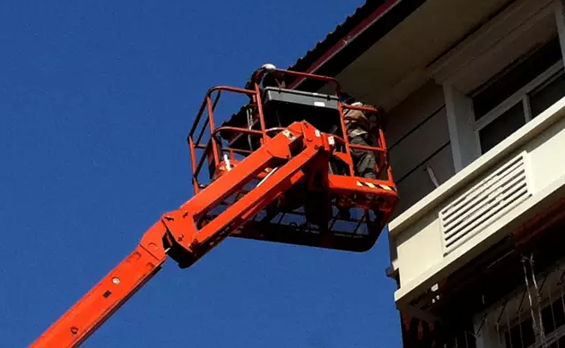 高空作業(yè)車