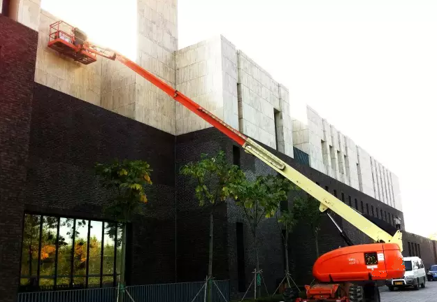 高空作業(yè)車