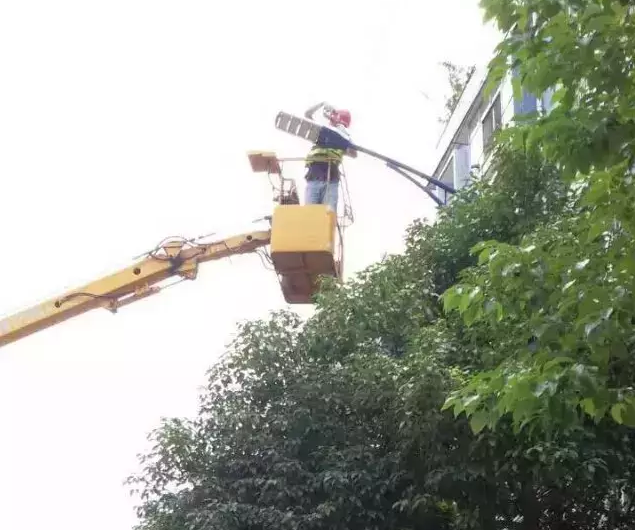 高空作業(yè)平臺(tái)