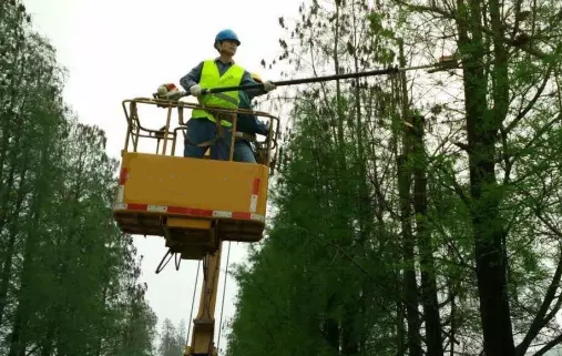 高空作業(yè)車